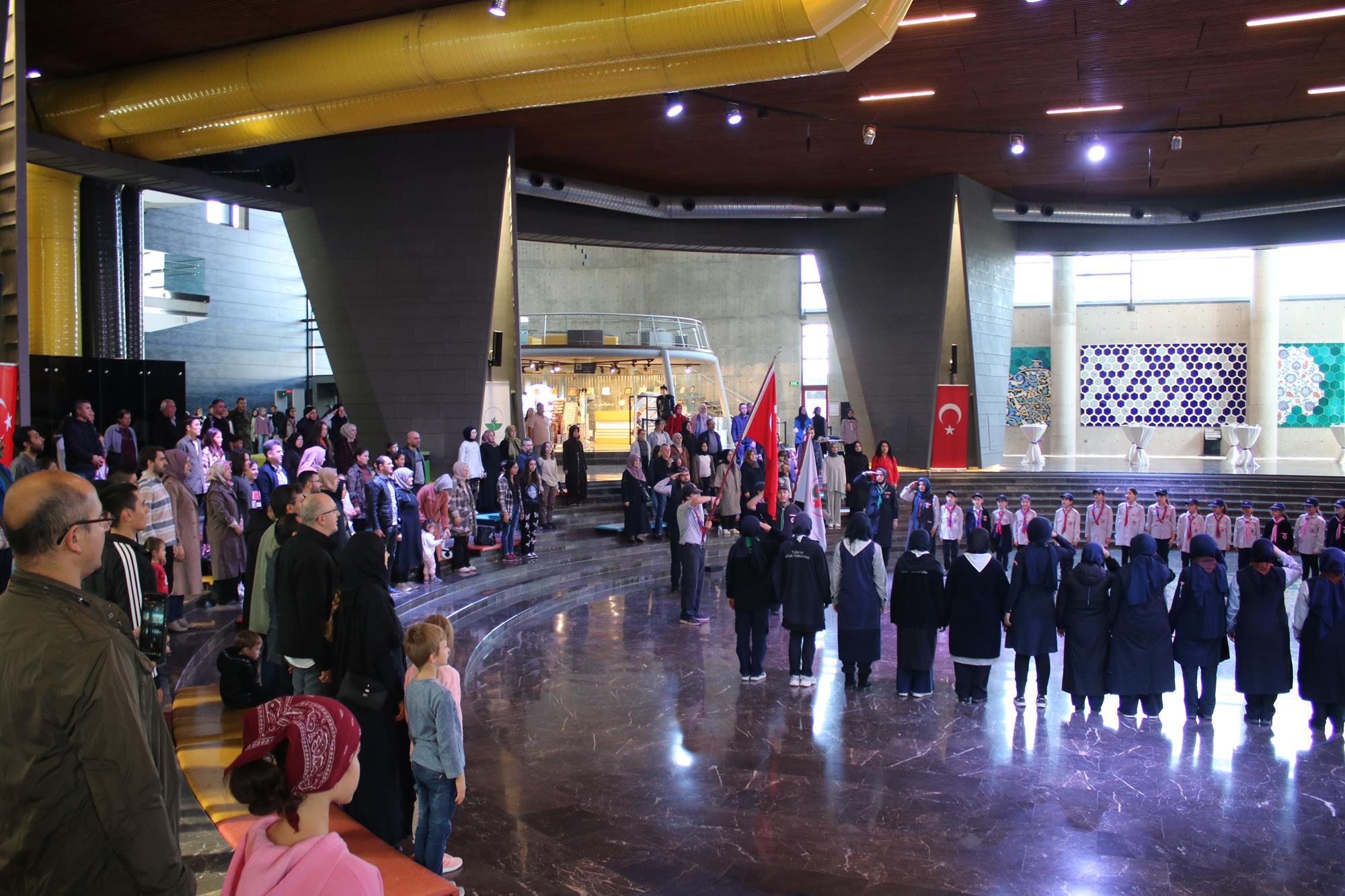 İzcilik açılış şenliği programı, Panorama 1326 Bursa Fetih Müzesi'nde gerçekleştirildi.